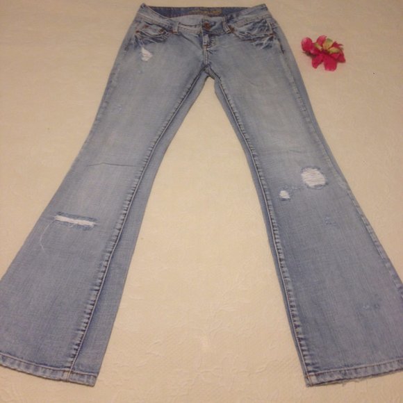 American Eagle Outfitters Denim - American Eagle destroyed Jeans